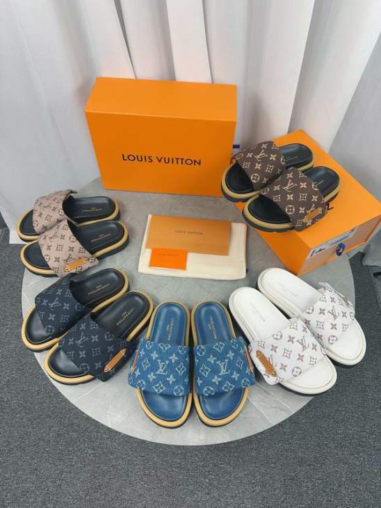 Picture of Louis Vuitton Slippers _SKULVsz35-45mnf02011167